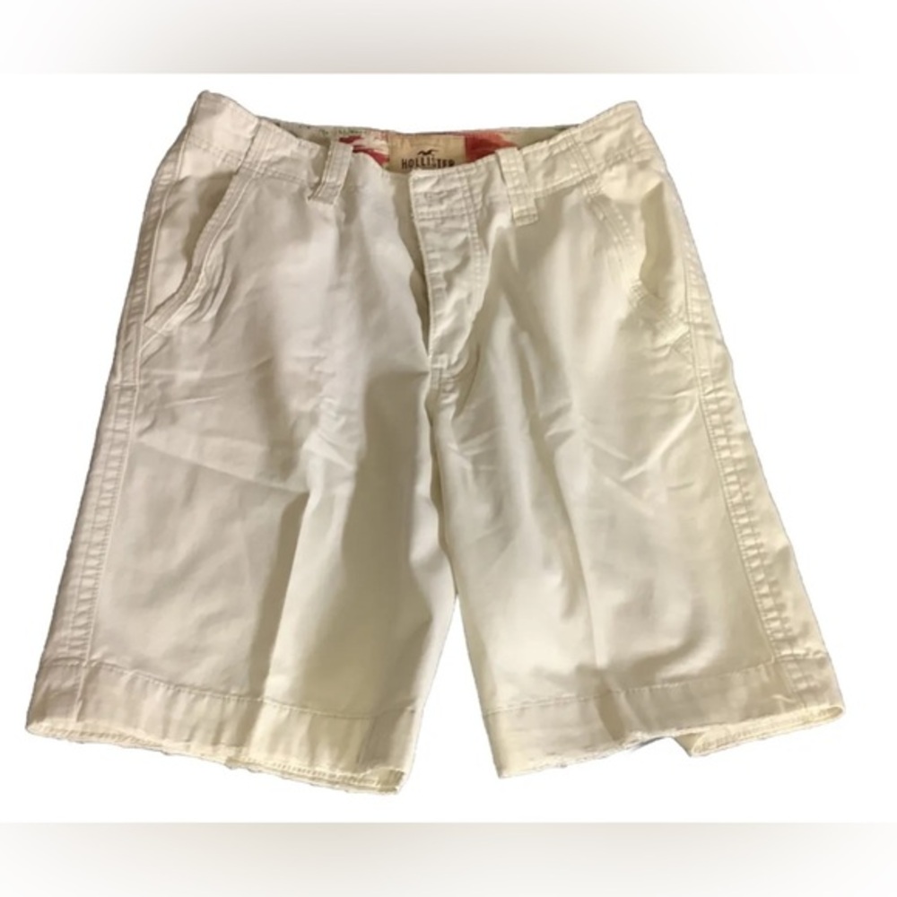 Hollister Cream Colored Bermuda Shorts Size‎ 30